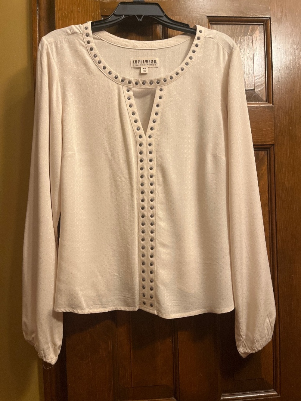 NWOT Idyllwind Long Sleeve Cream Color Lon Sleeve Top.  Sz. M.